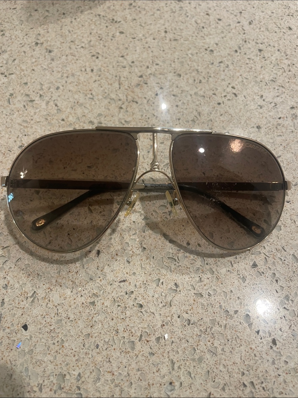 Aviator uni-sex gold rim sunglasses